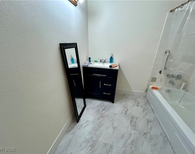 204 Orland Street - Photo Thumbnail 6