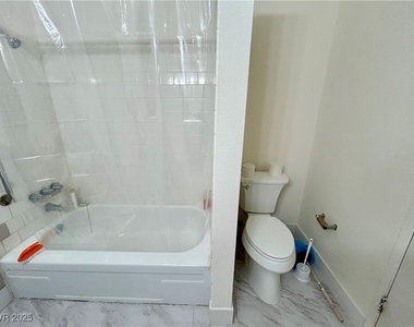 204 Orland Street - Photo Thumbnail 7