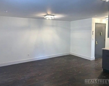 807 Quincy Street - Photo Thumbnail 4