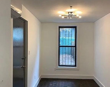 807 Quincy Street - Photo Thumbnail 3