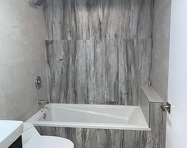 807 Quincy Street - Photo Thumbnail 6