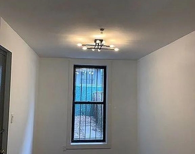 807 Quincy Street - Photo Thumbnail 5