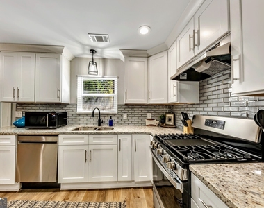 1018 Falling Valley Court Se - Photo Thumbnail 5