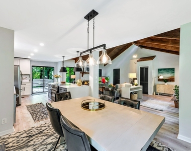 3870 Northpoint Drive - Photo Thumbnail 7