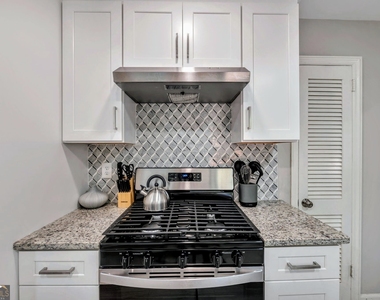 1131 Stoneybrook Road - Photo Thumbnail 11