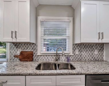 1131 Stoneybrook Road - Photo Thumbnail 10