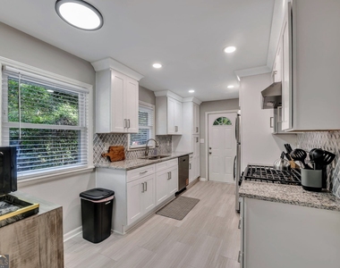 1131 Stoneybrook Road - Photo Thumbnail 7
