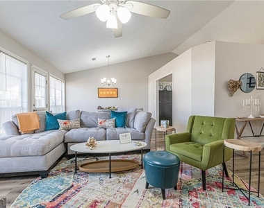3195 Jorden Crest Court - Photo Thumbnail 4