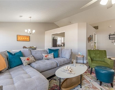 3195 Jorden Crest Court - Photo Thumbnail 5