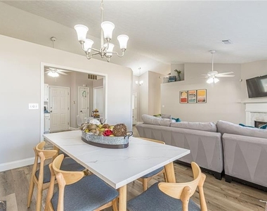 3195 Jorden Crest Court - Photo Thumbnail 14