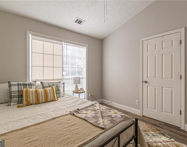 3195 Jorden Crest Court - Photo Thumbnail 23