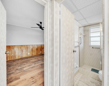 1035 Country Club Drive - Photo Thumbnail 24