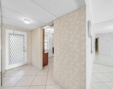 1035 Country Club Drive - Photo Thumbnail 29