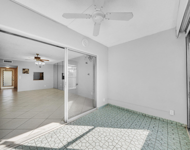 1035 Country Club Drive - Photo Thumbnail 18