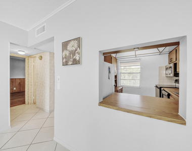 1035 Country Club Drive - Photo Thumbnail 22