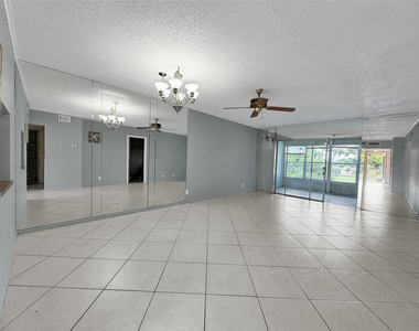 1035 Country Club Drive - Photo Thumbnail 3