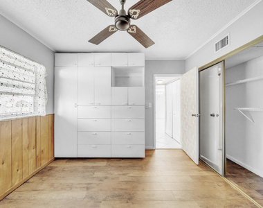 1035 Country Club Drive - Photo Thumbnail 27