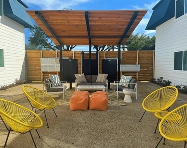 3627 Almazan Drive - Photo Thumbnail 5