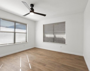1117 S Rusk Street - Photo Thumbnail 5