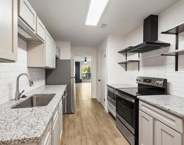 1117 S Rusk Street - Photo Thumbnail 12