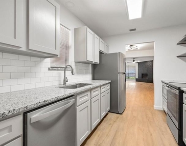 1117 S Rusk Street - Photo Thumbnail 8
