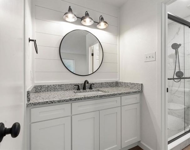 1117 S Rusk Street - Photo Thumbnail 7
