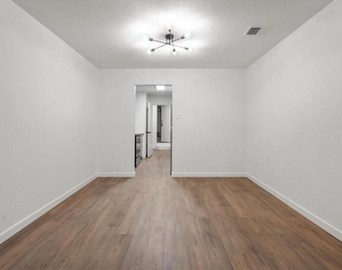 1117 S Rusk Street - Photo Thumbnail 10