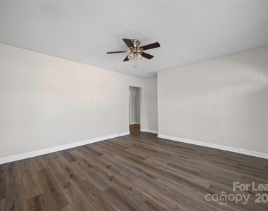 807 N Morris Street - Photo Thumbnail 5