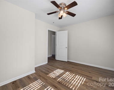 807 N Morris Street - Photo Thumbnail 16