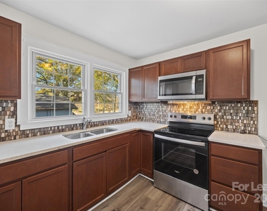 807 N Morris Street - Photo Thumbnail 6