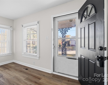 807 N Morris Street - Photo Thumbnail 2