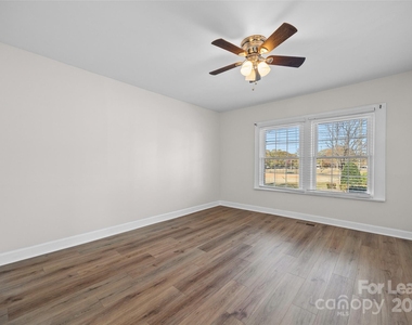 807 N Morris Street - Photo Thumbnail 18