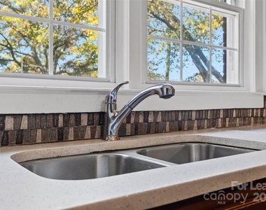 807 N Morris Street - Photo Thumbnail 9