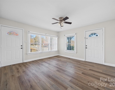 807 N Morris Street - Photo Thumbnail 3
