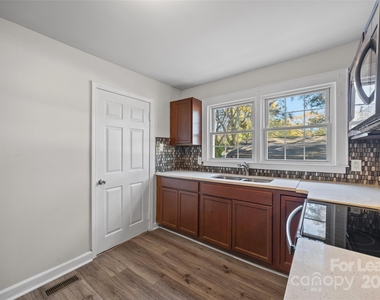 807 N Morris Street - Photo Thumbnail 7