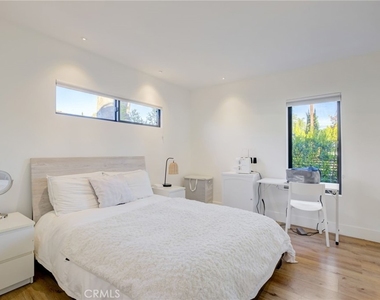 8161 Encino Avenue - Photo Thumbnail 45