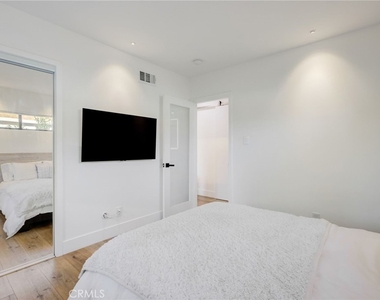 8161 Encino Avenue - Photo Thumbnail 47