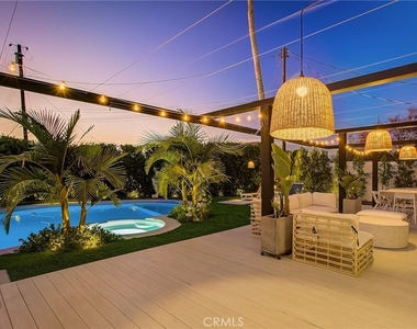 8161 Encino Avenue - Photo Thumbnail 7