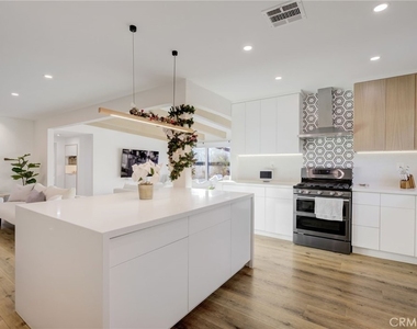 8161 Encino Avenue - Photo Thumbnail 35