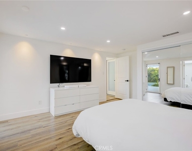 8161 Encino Avenue - Photo Thumbnail 43