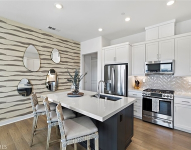 896 Sunrise Road - Photo Thumbnail 11