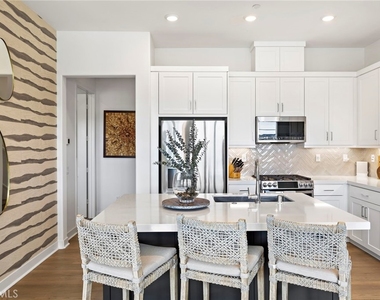 896 Sunrise Road - Photo Thumbnail 16