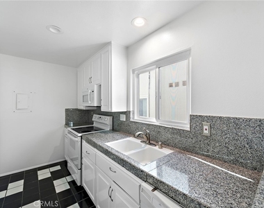 1707 W Balboa Boulevard - Photo Thumbnail 11