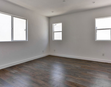 3946 S. Budlong Avenue - Photo Thumbnail 27