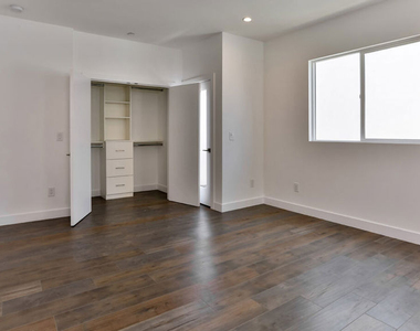 3946 S. Budlong Avenue - Photo Thumbnail 28