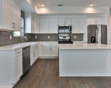 3946 S. Budlong Avenue - Photo Thumbnail 22