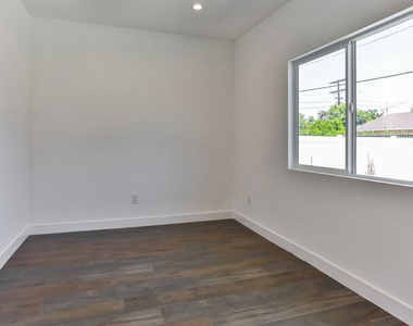 3946 S. Budlong Avenue - Photo Thumbnail 17