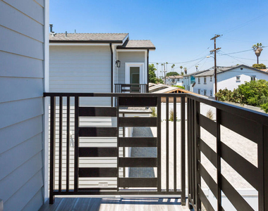 3946 S. Budlong Avenue - Photo Thumbnail 4