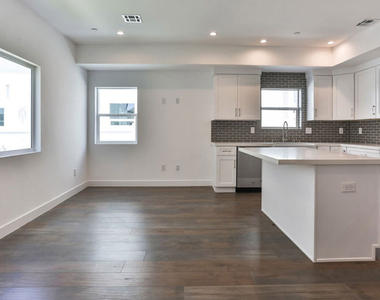 3946 S. Budlong Avenue - Photo Thumbnail 18