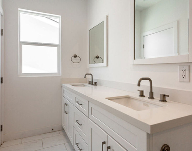 3946 S. Budlong Avenue - Photo Thumbnail 29